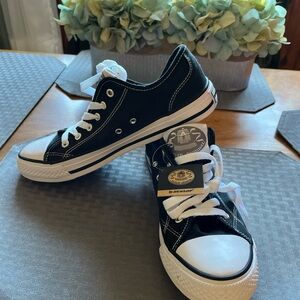 Dunlop Women's Black and White Sneakers